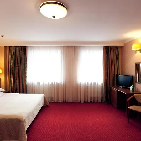 德利思酒店 4* 利沃夫