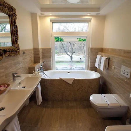 Delice Hotel 4*