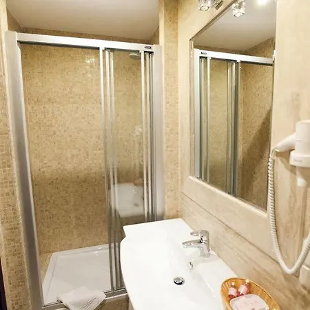 德利思酒店 利沃夫